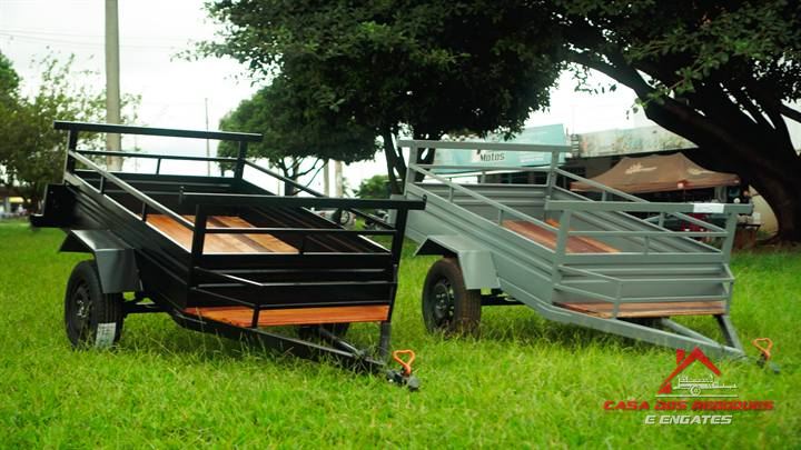 Reboques Trucado e Padrão lado a lado